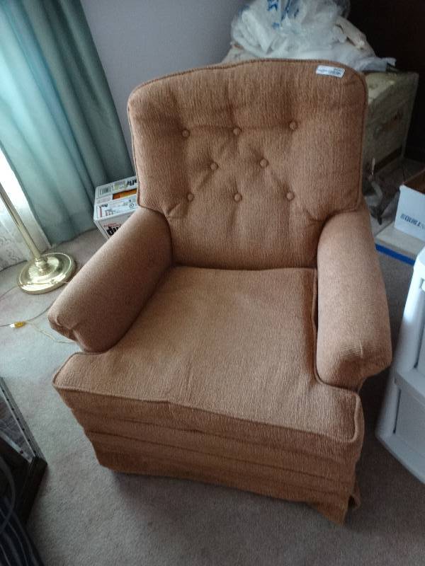 lot 8052 image: Broyhill rocking chair