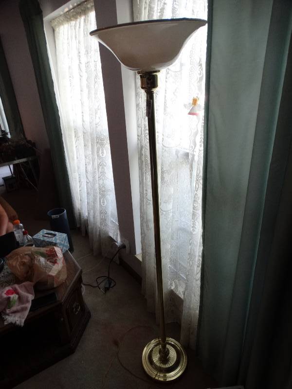 lot 8054 image: Floor lamp
