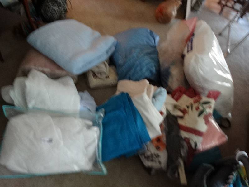 lot 8060 image: Lot of pillows, blankets, towels, etc.