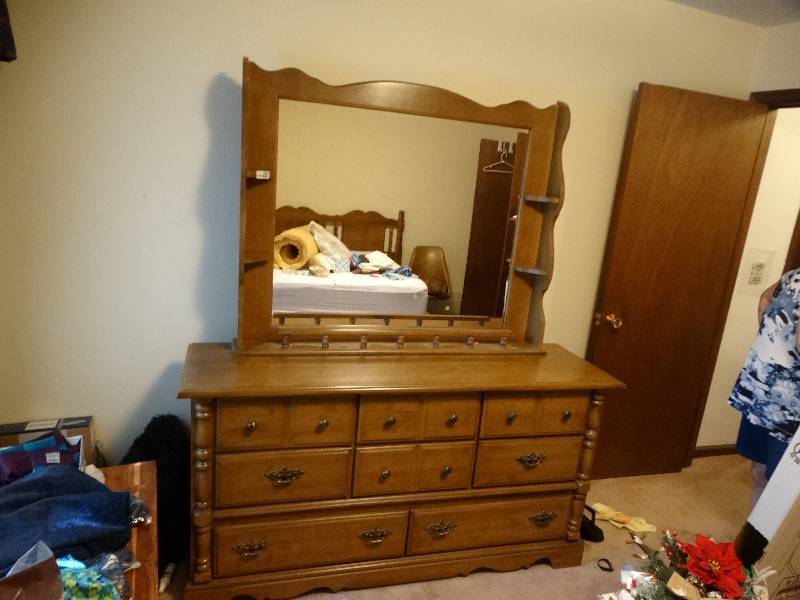 lot 8062 image: 63 wide dresser with mirror.