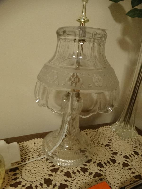 lot 8067 image: Contents on night stand, night stand not included.