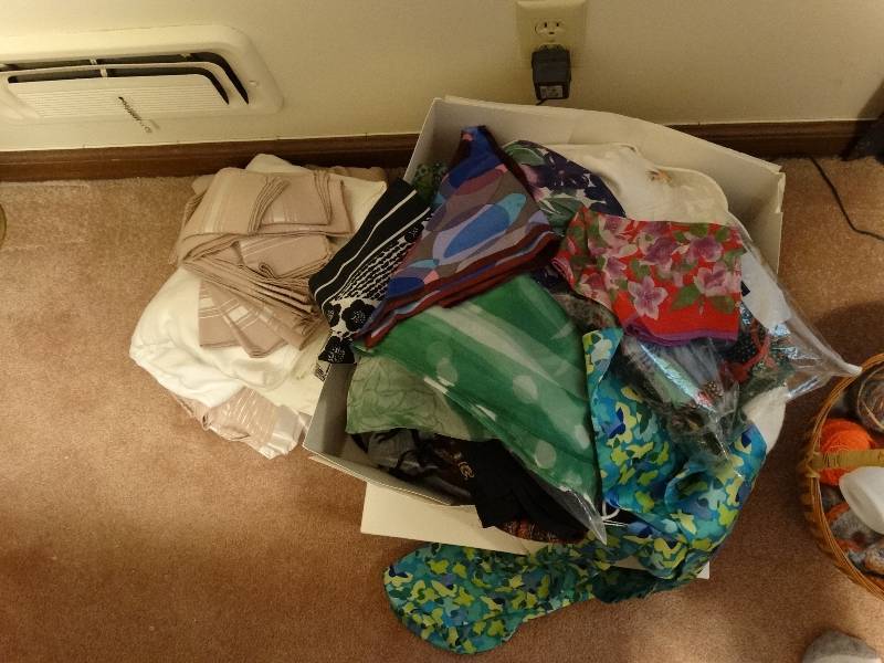 lot 8071 image: Lot of Place mats, scarfs, Belts, etc.