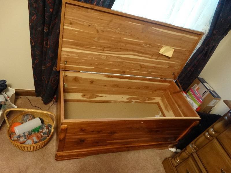 lot 8072 image: Wooden cedar chest.