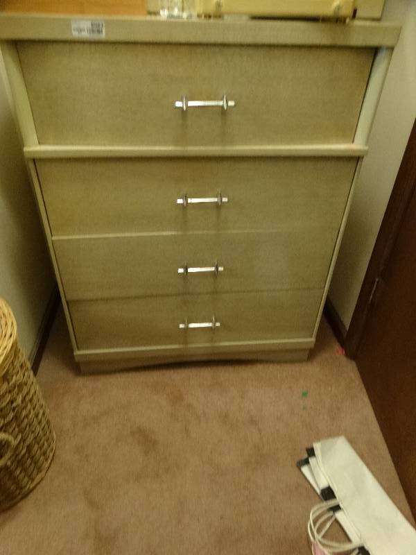 lot 8083 image: Chester drawer. no contents.