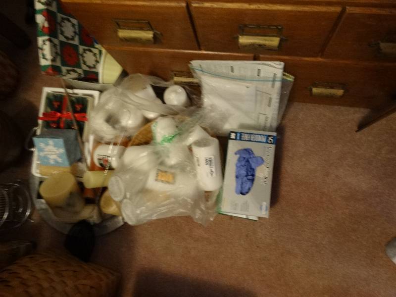 lot 8091 image: Large lot of candles.