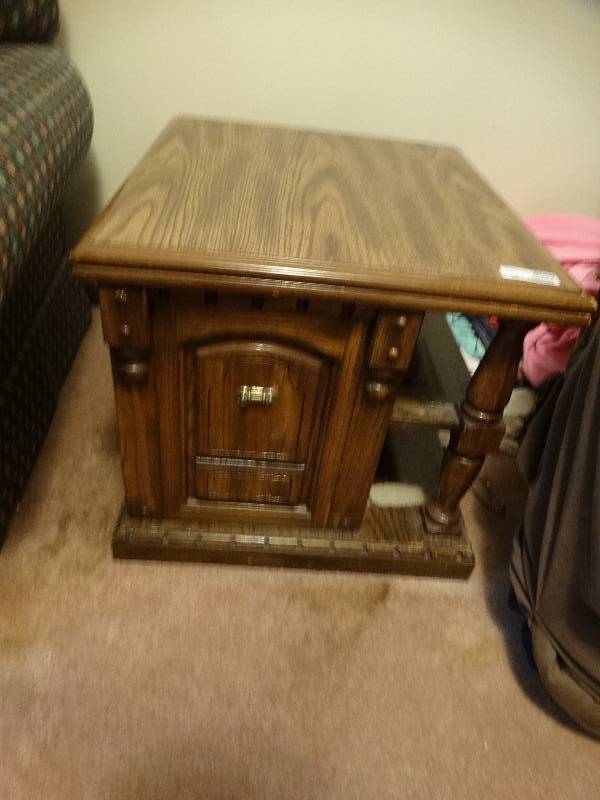 lot 8099 image: Wooden end table.
