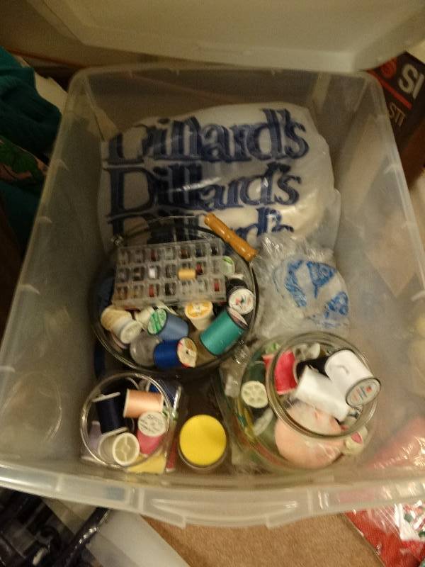 lot 8101 image: Tub with sewing thread.