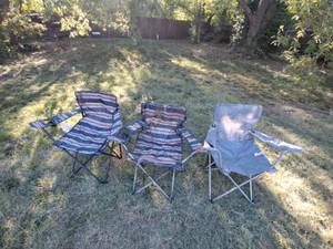 lot 243 image: (3) Folding chairs.