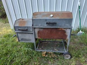 lot 253 image: Landmann grill.