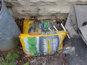 lot 258 image: (2) Turf and builder weed and feed.