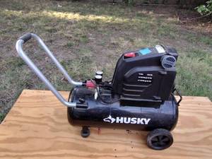 lot 275 image: Husky air compressor.