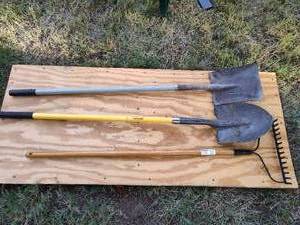 lot 283 image: Garden tools.