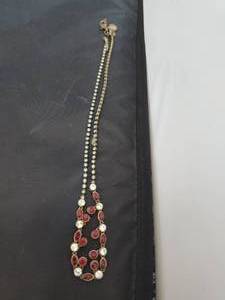 lot 315 image: Necklace.