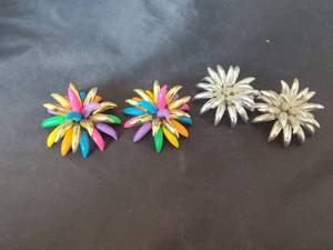 lot 316 image: (2) Pairs of clip on earrings.