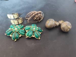 lot 317 image: (4) Pairs of clip on earrings.