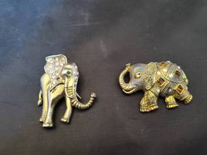 lot 331 image: (2) Elephant Brooch.