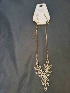 lot 332 image: Blush Matching Earrings and Necklace.