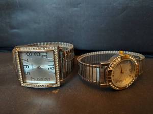 lot 336 image: Square Quartz Watch and Round Watch.