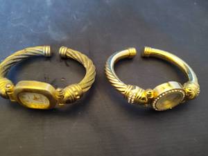 lot 338 image: (2) Quartz Watches.