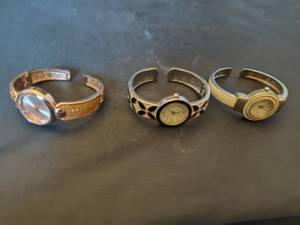 lot 478 image: (3) Quartz Watches.