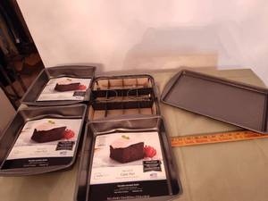 lot 463 image: NonStick Cake Pans.