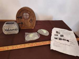 lot 342 image: Solar Light Decor.