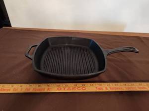 lot 364 image: Lodge Cast Iron Grill Skillet.