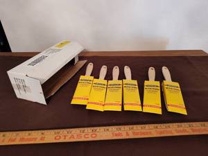 lot 366 image: (6) Minwax Stain Brushs.