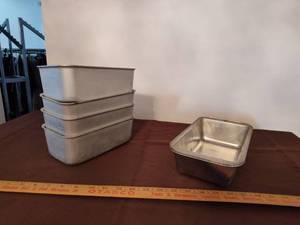 lot 376 image: Baking Pans.