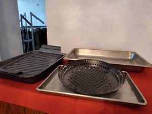 lot 396 image: Baking Pans.