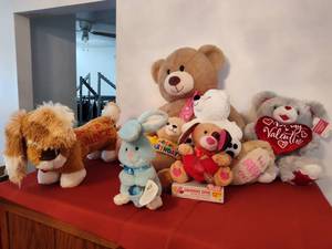 lot 397 image: Stuffed Animals.