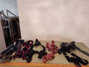 lot 511 image: Suspender Clips.