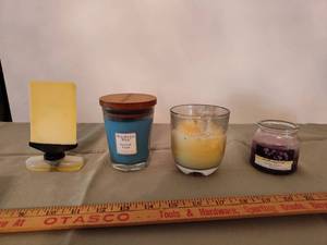 lot 516 image: (4) Candles.