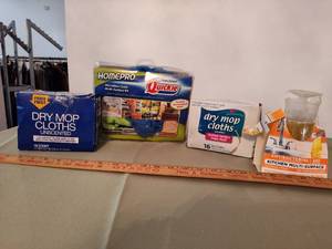 lot 517 image: Dry Mop Cloths.