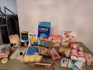 lot 518 image: Floss Picks, Dixie Cups, Cosmetic Sponges and more.