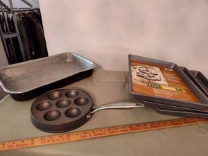 lot 539 image: Baking Pans.