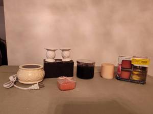 lot 585 image: Candles.