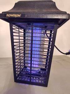 lot 586 image: Flowtron Bug Zapper.