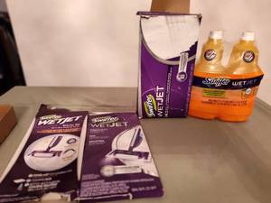 lot 595 image: Wet Jet Pads and Refills.