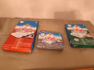 lot 605 image: Mr. Clean Magic Erasers.
