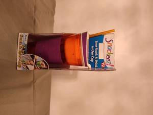 lot 606 image: Snackeez Cup.