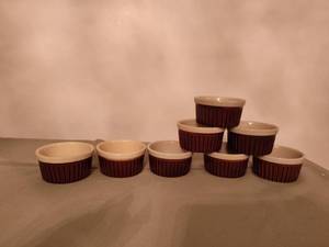 lot 621 image: (8) Bowls.