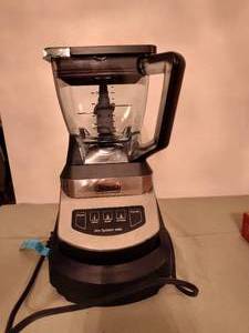 lot 624 image: Ninja Pro System 1100 Blender.