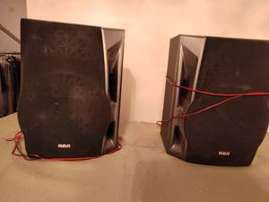 lot 630 image: RCA Speakers.