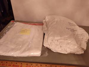 lot 637 image: King Sheets and (2) Pillow Shams.