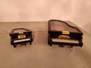 lot 646 image: (2) Music Box Pianos.