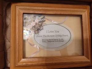lot 654 image: I Love You Picture Frame.