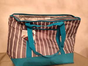 lot 660 image: Insulated Shopper.