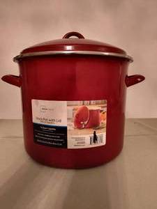 lot 662 image: MainStays Stock Pot with Lid.