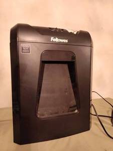 lot 663 image: Fellowes Shredder.